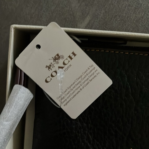 NWT! Coach, large black, snoopy peanuts, wristlet box addition - Picture 3 of 5